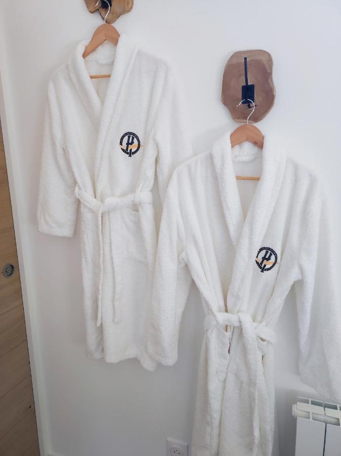 Le Clos Des Crins Hotel Pavilly Екстериор снимка
