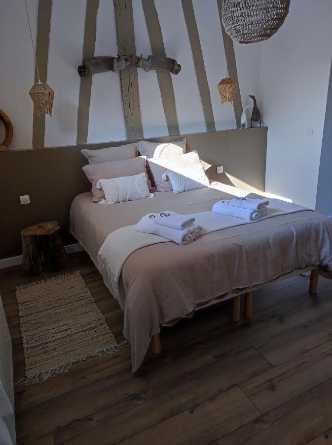 Le Clos Des Crins Hotel Pavilly Екстериор снимка